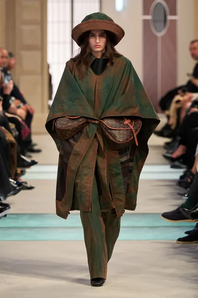 Look 22
